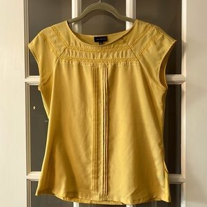 The Limited cap sleeve shirt in Cornflower yellow Size Med